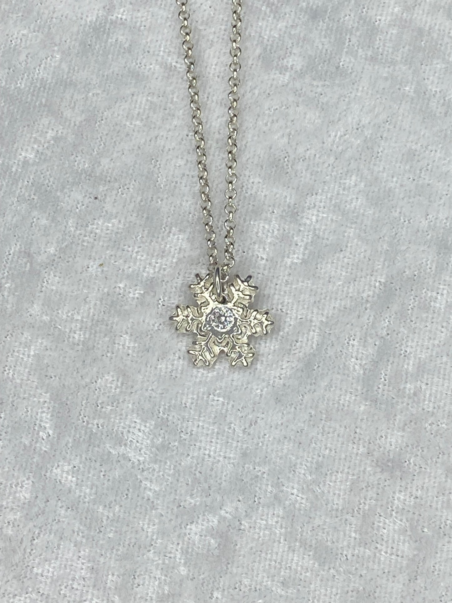 Snowflake Classic Necklace - Clear